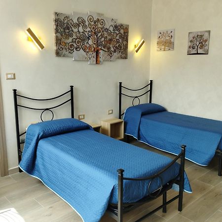 Roma Tourist Lease Hotel อาชิเลีย ภายนอก รูปภาพ